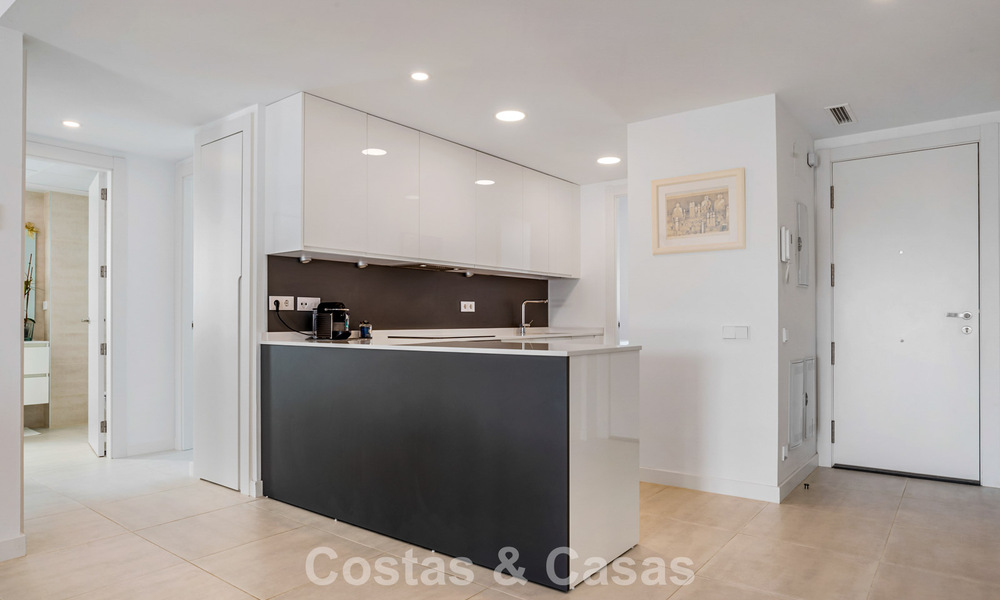 Instapklaar, contemporain appartement te koop op de New Golden Mile tussen Marbella en Estepona 781959