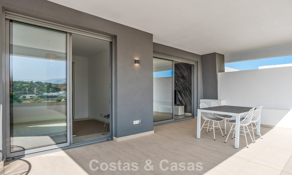 Instapklaar, contemporain appartement te koop op de New Golden Mile tussen Marbella en Estepona 781968