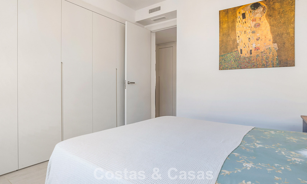 Instapklaar, contemporain appartement te koop op de New Golden Mile tussen Marbella en Estepona 781972