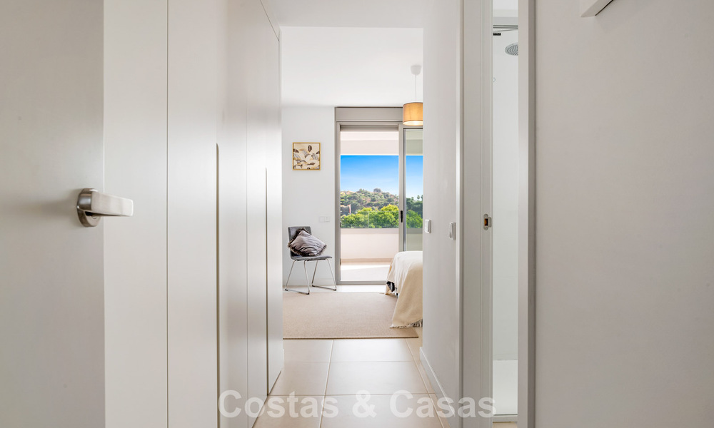 Instapklaar, contemporain appartement te koop op de New Golden Mile tussen Marbella en Estepona 781975