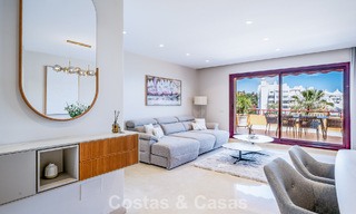 Instapklaar appartement met zeezicht te koop in een eerstelijns strandcomplex op loopafstand van Estepona centrum 782382 