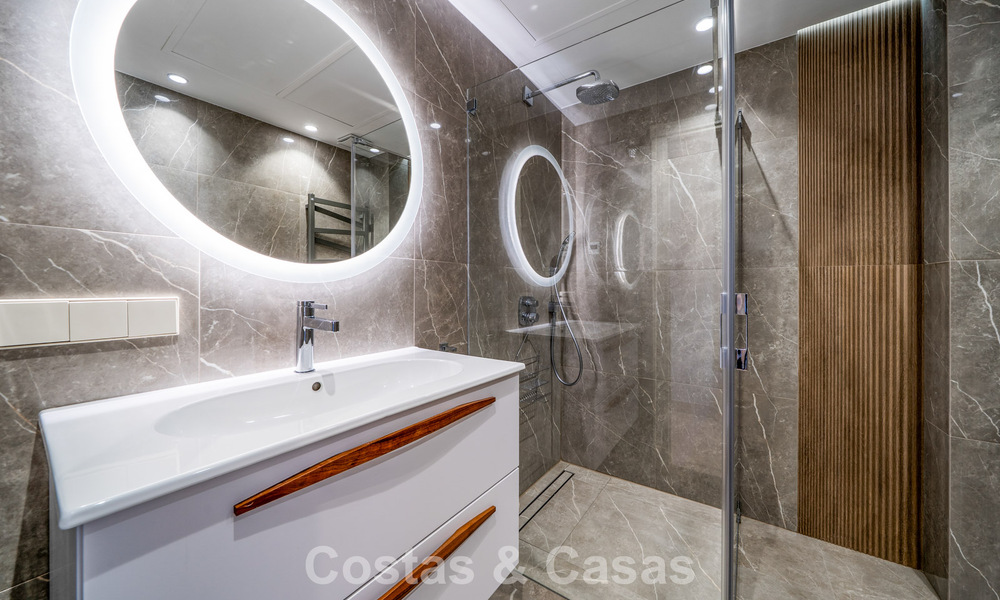 Instapklaar appartement met zeezicht te koop in een eerstelijns strandcomplex op loopafstand van Estepona centrum 782386