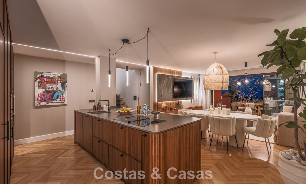 Instapklaar duplex penthouse, modern gerenoveerd, met formidabel zeezicht te koop in Marbella - Benahavis 782387