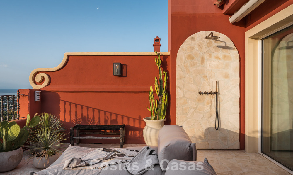 Instapklaar duplex penthouse, modern gerenoveerd, met formidabel zeezicht te koop in Marbella - Benahavis 782395