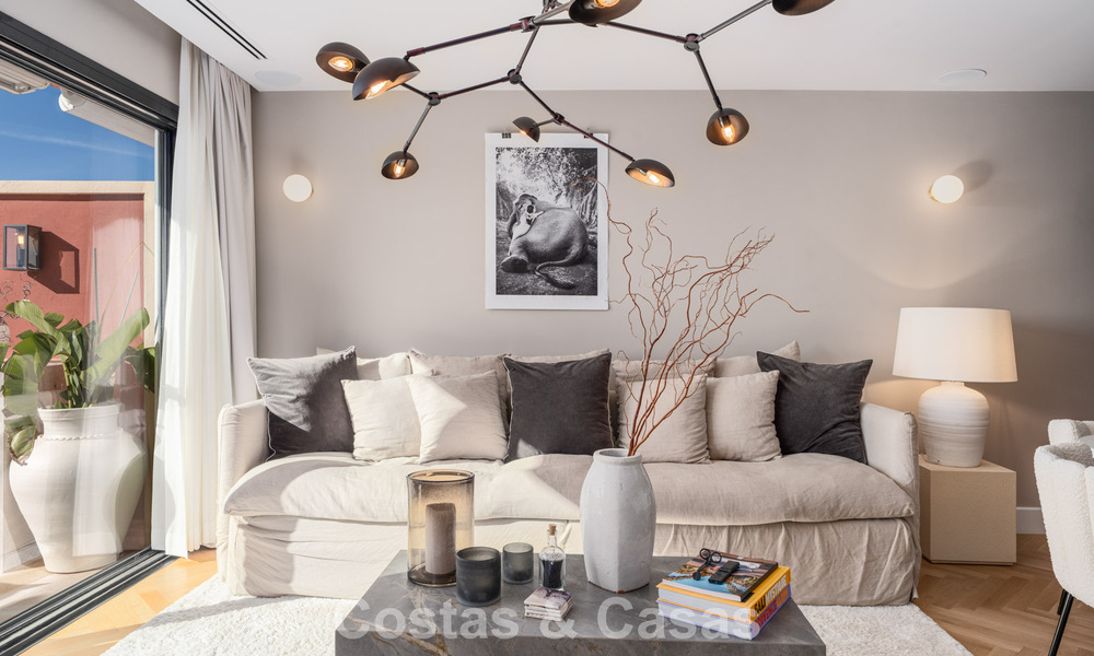 Instapklaar duplex penthouse, modern gerenoveerd, met formidabel zeezicht te koop in Marbella - Benahavis 782397