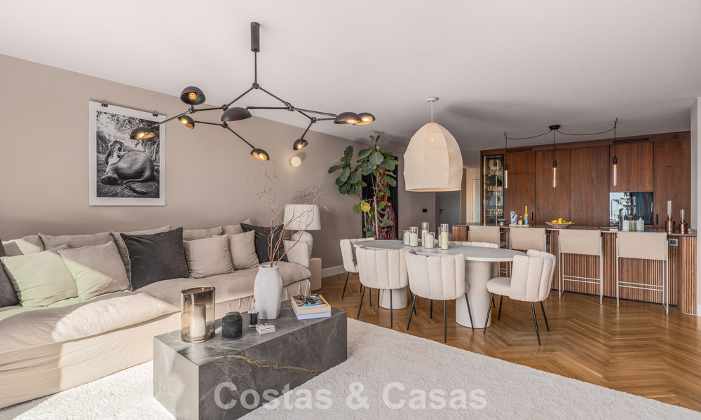 Instapklaar duplex penthouse, modern gerenoveerd, met formidabel zeezicht te koop in Marbella - Benahavis 782399