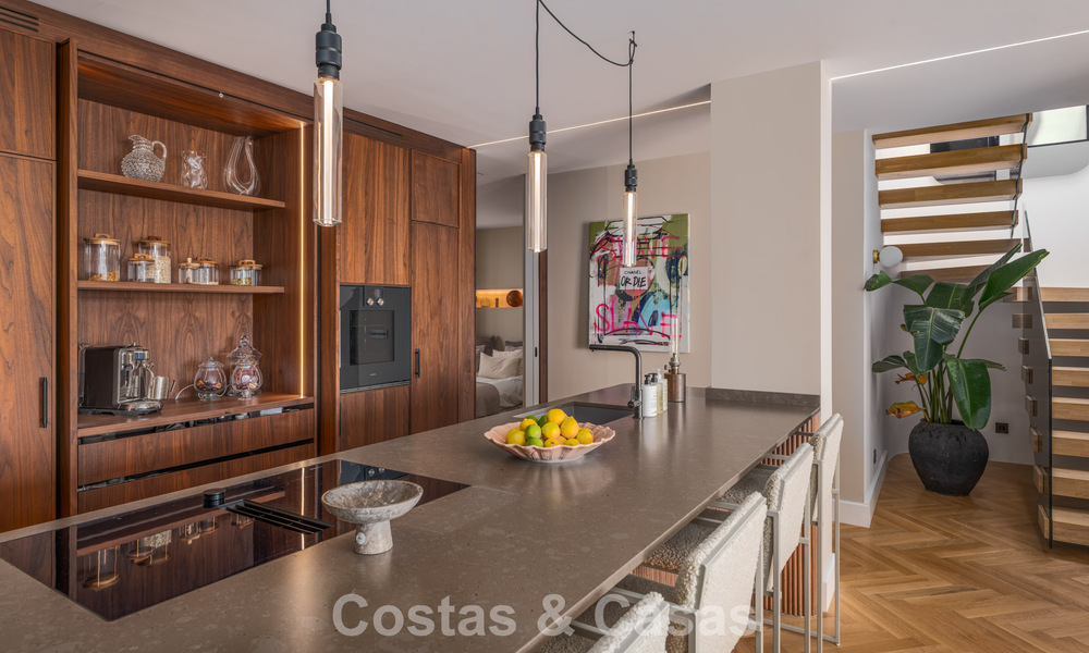 Instapklaar duplex penthouse, modern gerenoveerd, met formidabel zeezicht te koop in Marbella - Benahavis 782402