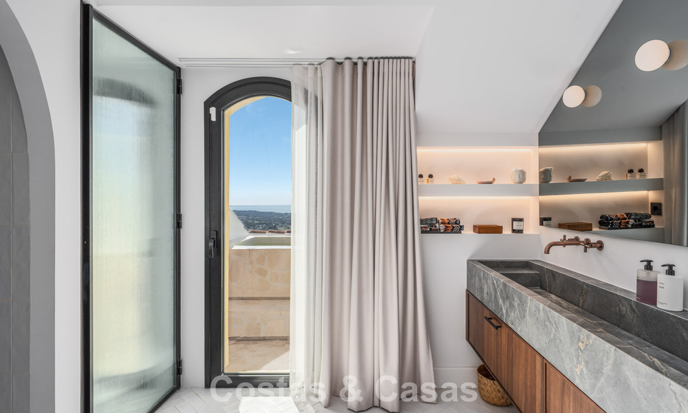 Instapklaar duplex penthouse, modern gerenoveerd, met formidabel zeezicht te koop in Marbella - Benahavis 782404