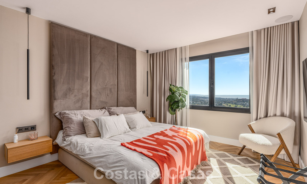 Instapklaar duplex penthouse, modern gerenoveerd, met formidabel zeezicht te koop in Marbella - Benahavis 782407