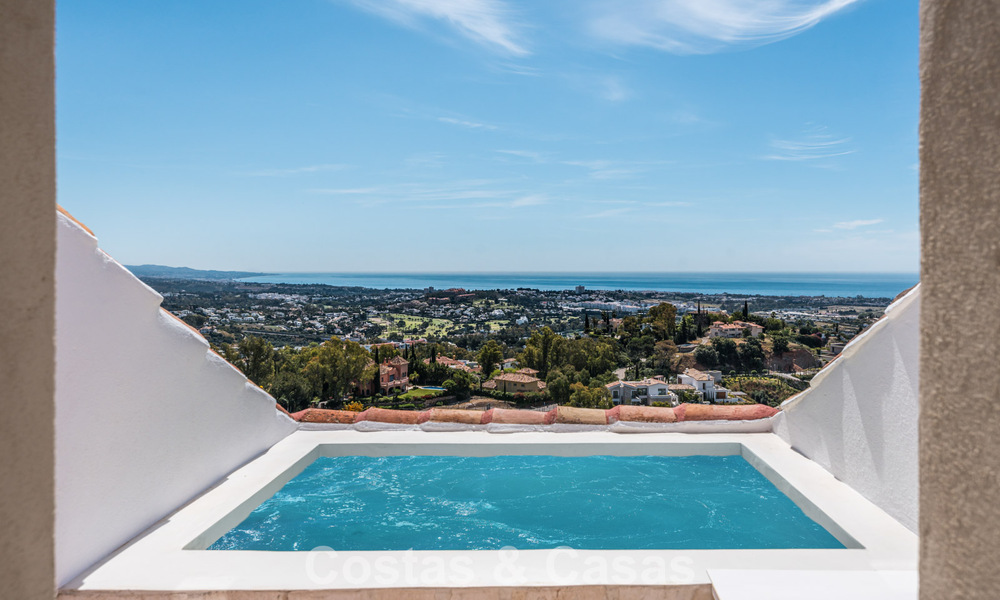 Instapklaar duplex penthouse, modern gerenoveerd, met formidabel zeezicht te koop in Marbella - Benahavis 782415