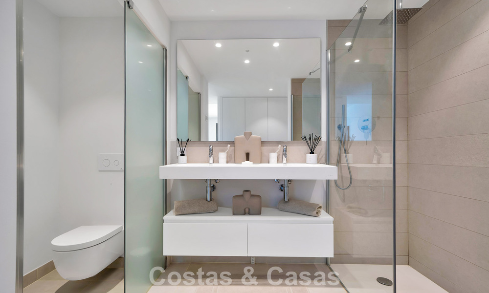 Instapklaar appartement met berg- en zeezicht te koop in een vooruitstrevend lifestyle-complex in Fuengirola, Costa del Sol 782101