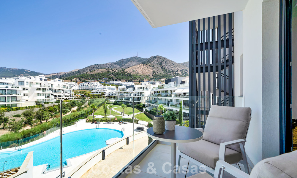 Instapklaar appartement met berg- en zeezicht te koop in een vooruitstrevend lifestyle-complex in Fuengirola, Costa del Sol 782104