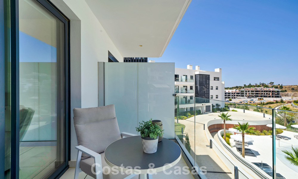 Instapklaar appartement met berg- en zeezicht te koop in een vooruitstrevend lifestyle-complex in Fuengirola, Costa del Sol 782105