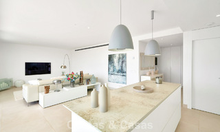 Instapklaar appartement met berg- en zeezicht te koop in een vooruitstrevend lifestyle-complex in Fuengirola, Costa del Sol 782117 