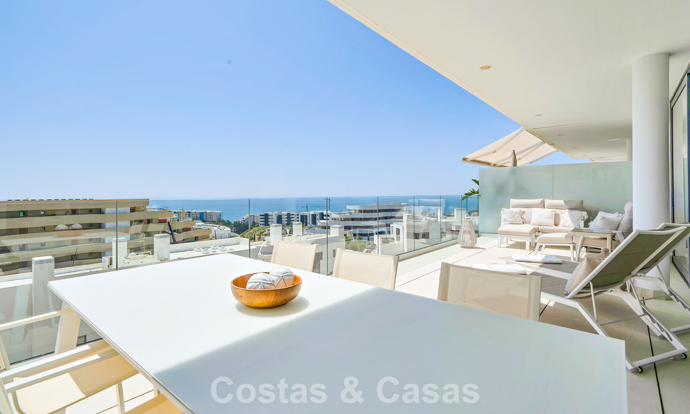 Instapklaar appartement met berg- en zeezicht te koop in een vooruitstrevend lifestyle-complex in Fuengirola, Costa del Sol 782124