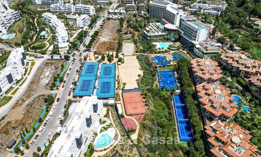 Instapklaar appartement met berg- en zeezicht te koop in een vooruitstrevend lifestyle-complex in Fuengirola, Costa del Sol 782128