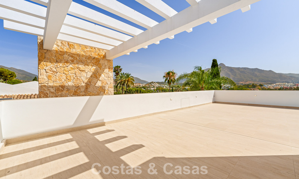 Instapklare, stijlvol gerenoveerde luxevilla te koop in het hart van Nueva Andalucia’s golfvallei, Marbella 783196