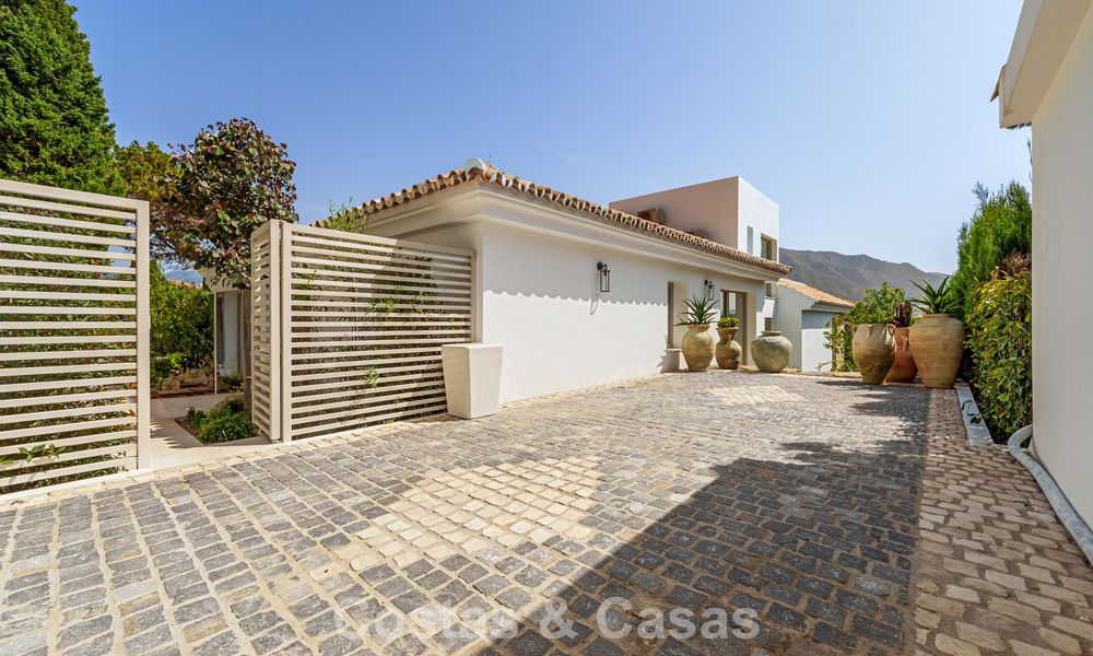 Instapklare, stijlvol gerenoveerde luxevilla te koop in het hart van Nueva Andalucia’s golfvallei, Marbella 783199