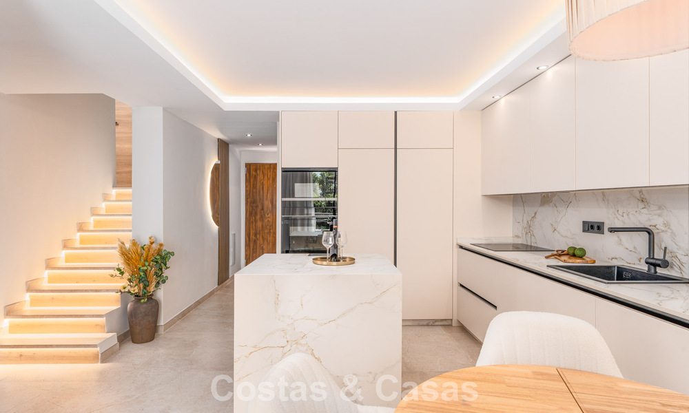 Instapklaar duplex penthouse te koop in een gated complex in Rio Verde - Nueva Andalucia, Marbella 782223