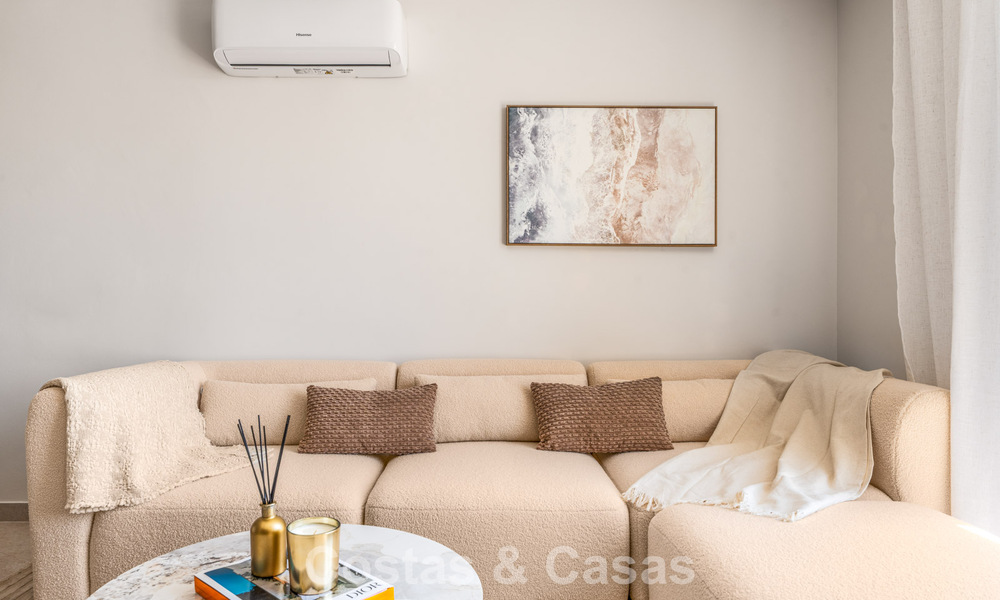 Instapklaar duplex penthouse te koop in een gated complex in Rio Verde - Nueva Andalucia, Marbella 782225