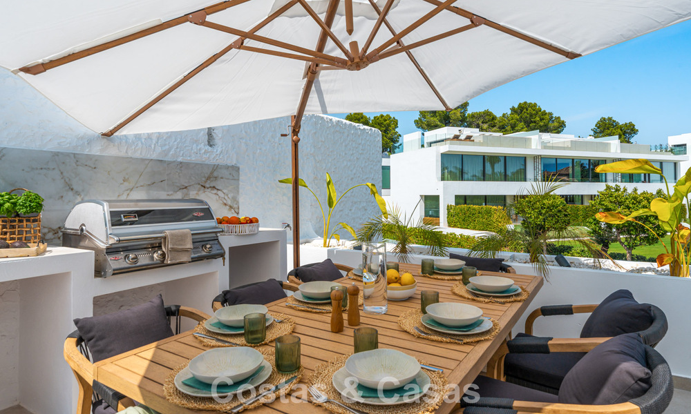 Instapklaar duplex penthouse te koop in een gated complex in Rio Verde - Nueva Andalucia, Marbella 782231