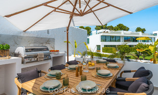 Instapklaar duplex penthouse te koop in een gated complex in Rio Verde - Nueva Andalucia, Marbella 782231 