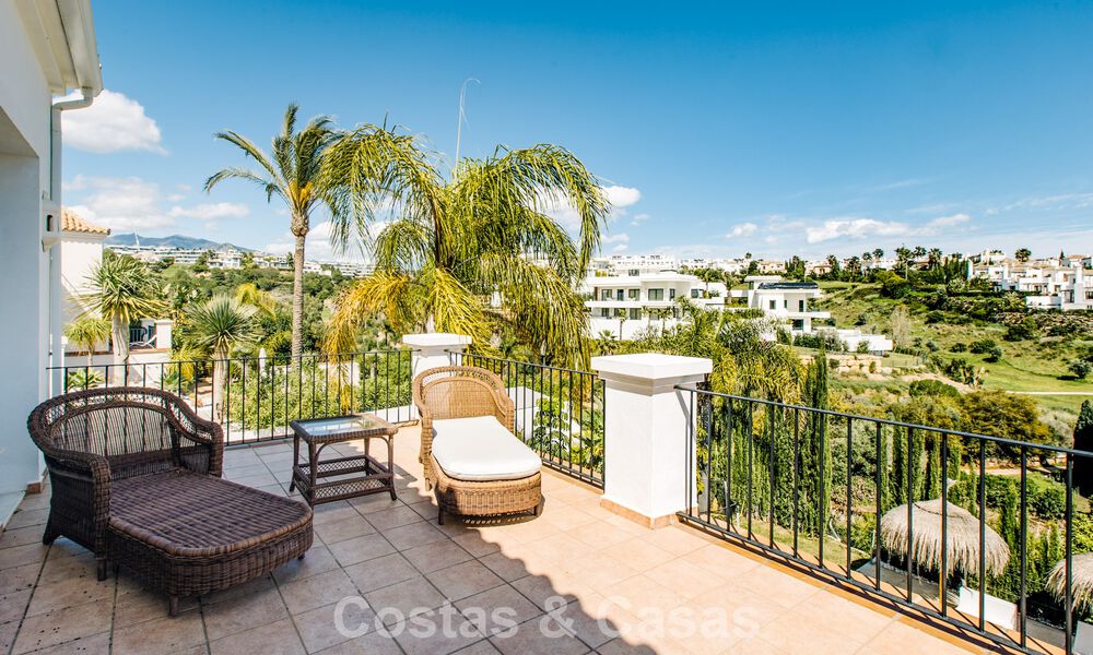 Instapklare, mediterrane familievilla te koop in een gated golfresort op de New Golden Mile tussen Marbella en Estepona 782146
