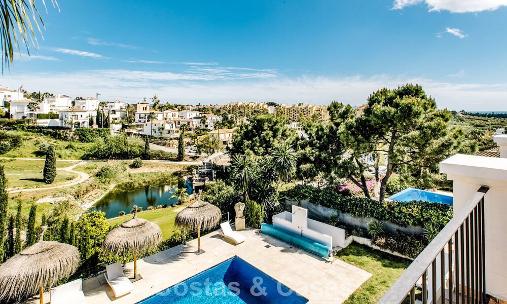 Instapklare, mediterrane familievilla te koop in een gated golfresort op de New Golden Mile tussen Marbella en Estepona 782147