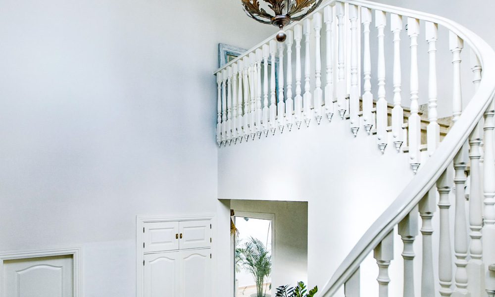 Instapklare, mediterrane familievilla te koop in een gated golfresort op de New Golden Mile tussen Marbella en Estepona 782153