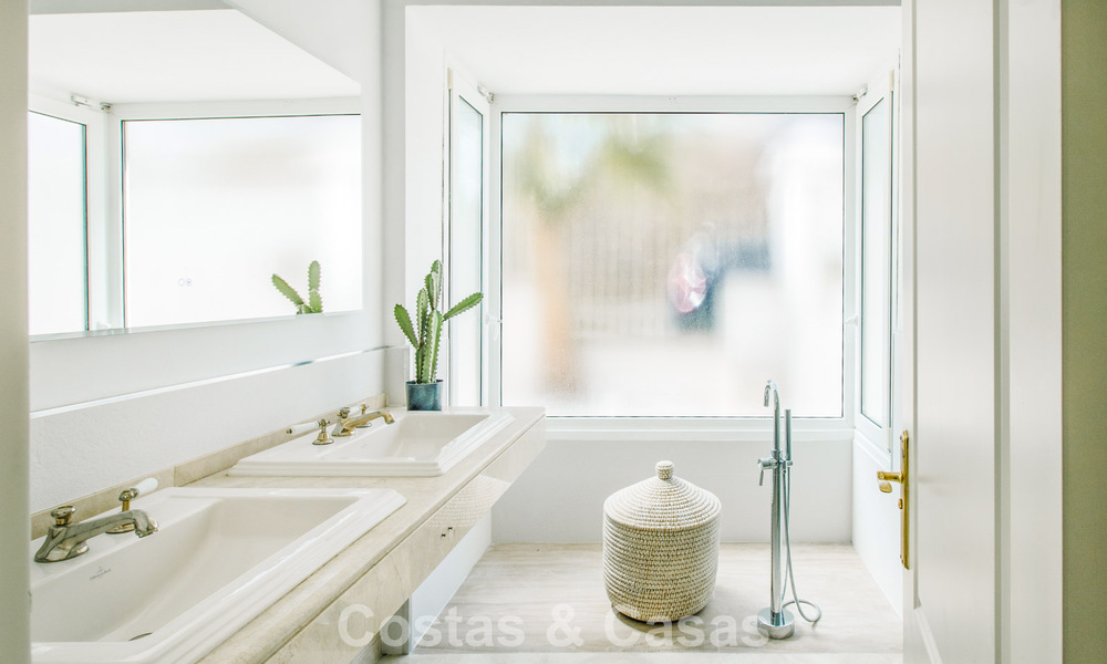Instapklare, mediterrane familievilla te koop in een gated golfresort op de New Golden Mile tussen Marbella en Estepona 782170