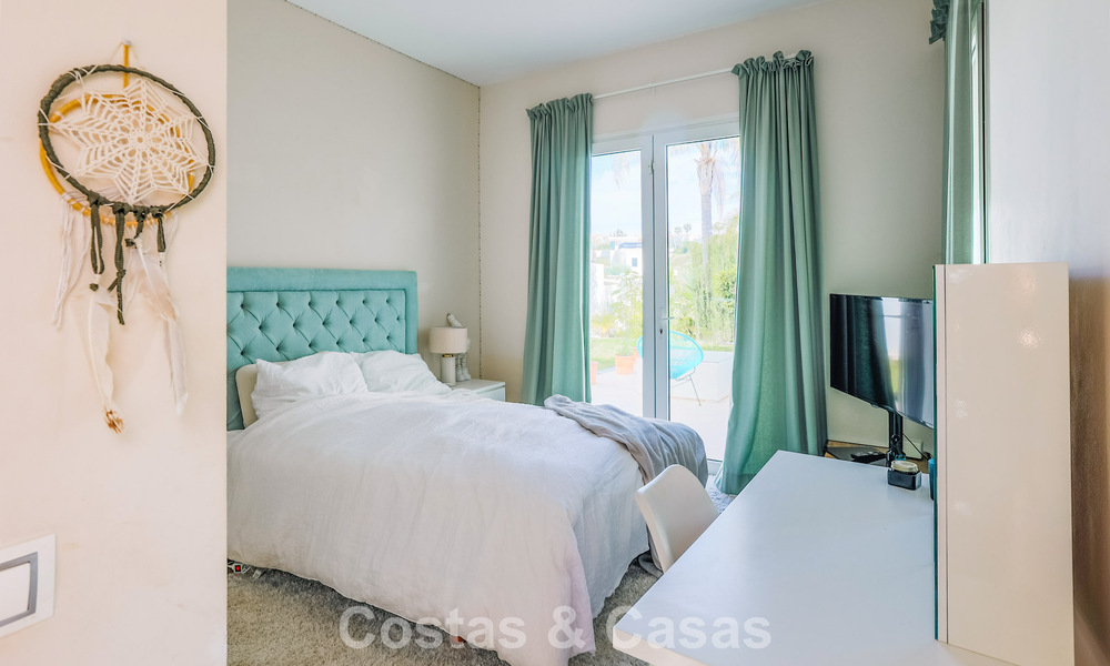 Instapklare, mediterrane familievilla te koop in een gated golfresort op de New Golden Mile tussen Marbella en Estepona 782172