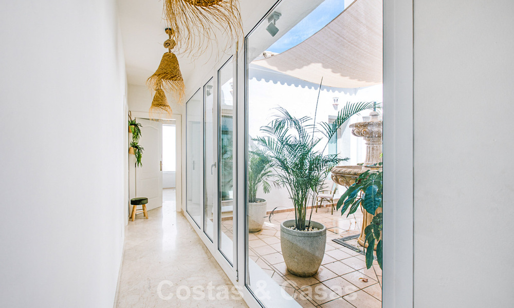 Instapklare, mediterrane familievilla te koop in een gated golfresort op de New Golden Mile tussen Marbella en Estepona 782174