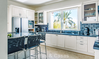 Instapklare, mediterrane familievilla te koop in een gated golfresort op de New Golden Mile tussen Marbella en Estepona 782186 
