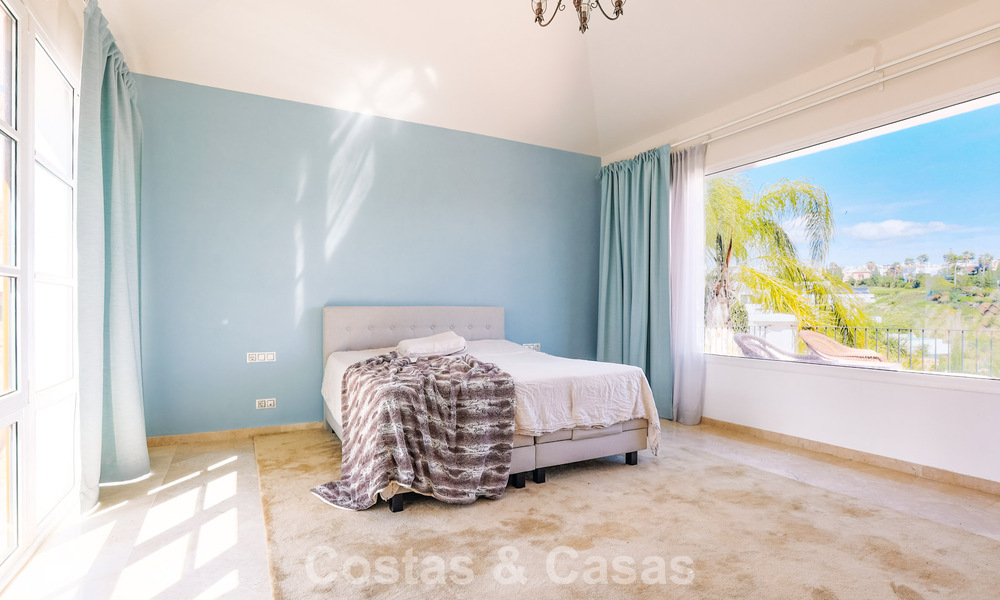 Instapklare, mediterrane familievilla te koop in een gated golfresort op de New Golden Mile tussen Marbella en Estepona 782189