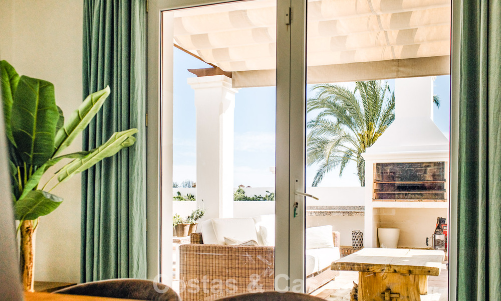 Instapklare, mediterrane familievilla te koop in een gated golfresort op de New Golden Mile tussen Marbella en Estepona 782195