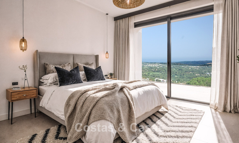 Nieuwe high-end luxevilla met golf- en zeezicht te koop in La Reserva Club in Sotogrande, Costa del Sol 782028