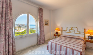 Duplex penthouse met zeezicht te koop in een gated, eerstelijns strandcomplex in Puerto Banus, Marbella 782246 