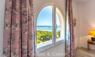 Duplex penthouse met zeezicht te koop in een gated, eerstelijns strandcomplex in Puerto Banus, Marbella 782247 
