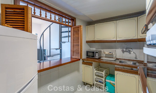 Duplex penthouse met zeezicht te koop in een gated, eerstelijns strandcomplex in Puerto Banus, Marbella 782248 