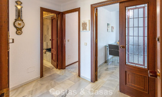 Duplex penthouse met zeezicht te koop in een gated, eerstelijns strandcomplex in Puerto Banus, Marbella 782249 