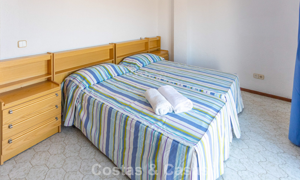 Duplex penthouse met zeezicht te koop in een gated, eerstelijns strandcomplex in Puerto Banus, Marbella 782252