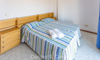 Duplex penthouse met zeezicht te koop in een gated, eerstelijns strandcomplex in Puerto Banus, Marbella 782252 