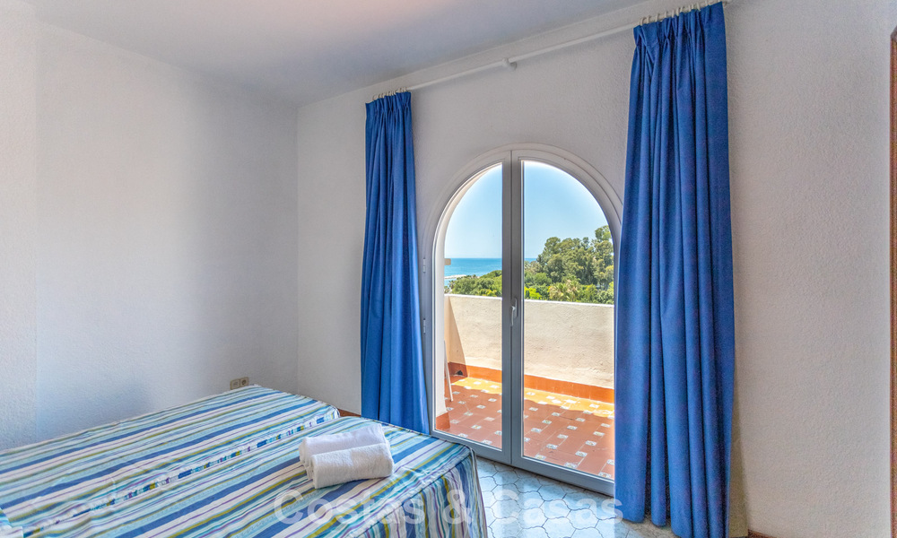 Duplex penthouse met zeezicht te koop in een gated, eerstelijns strandcomplex in Puerto Banus, Marbella 782253