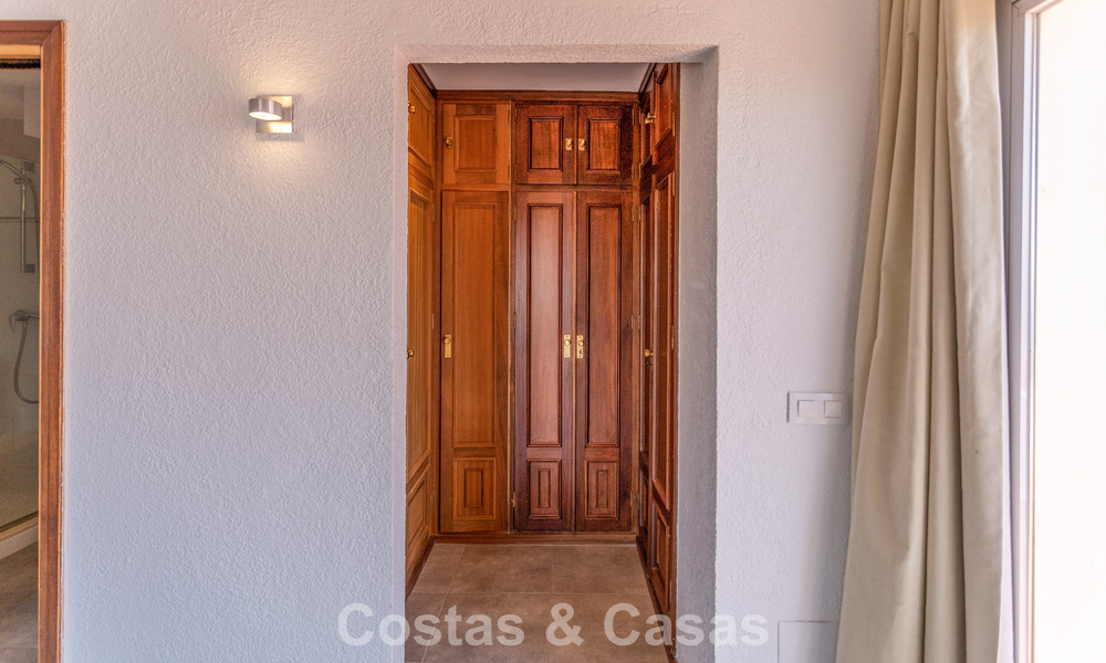 Duplex penthouse met zeezicht te koop in een gated, eerstelijns strandcomplex in Puerto Banus, Marbella 782255
