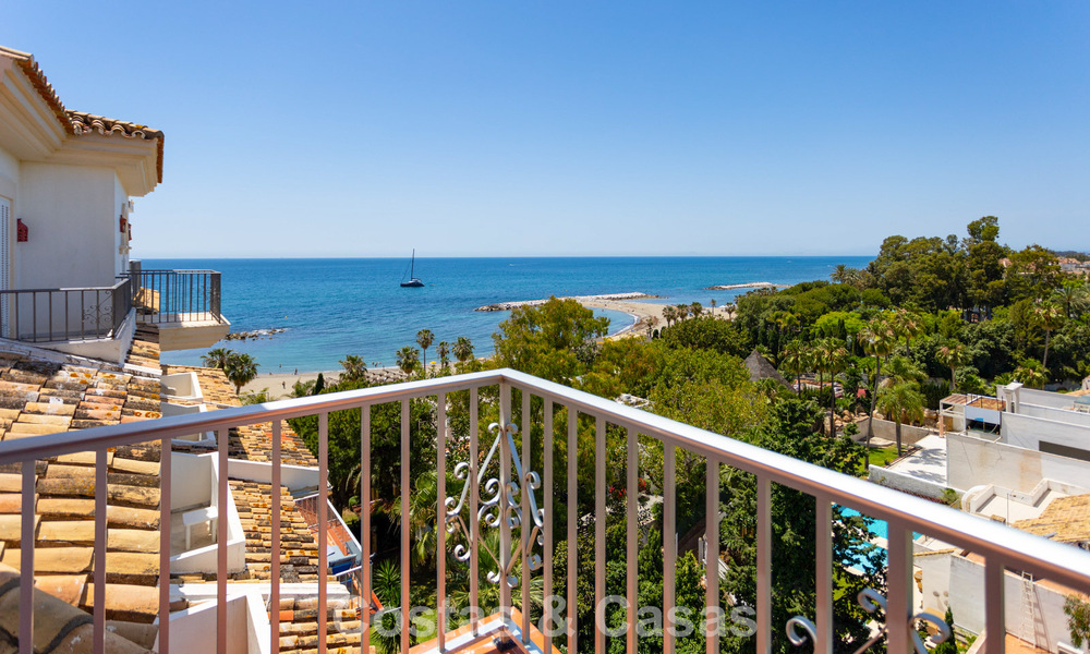 Duplex penthouse met zeezicht te koop in een gated, eerstelijns strandcomplex in Puerto Banus, Marbella 782256