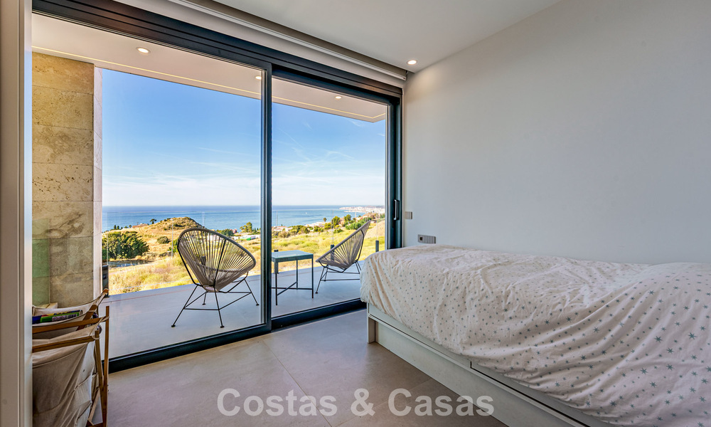Instapklare, moderne luxevilla met panoramisch zeezicht te koop in een rustige woonwijk in Benalmadena, Costa del Sol 782344