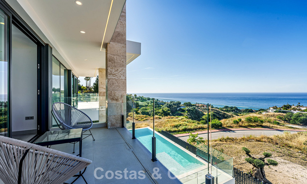 Instapklare, moderne luxevilla met panoramisch zeezicht te koop in een rustige woonwijk in Benalmadena, Costa del Sol 782345