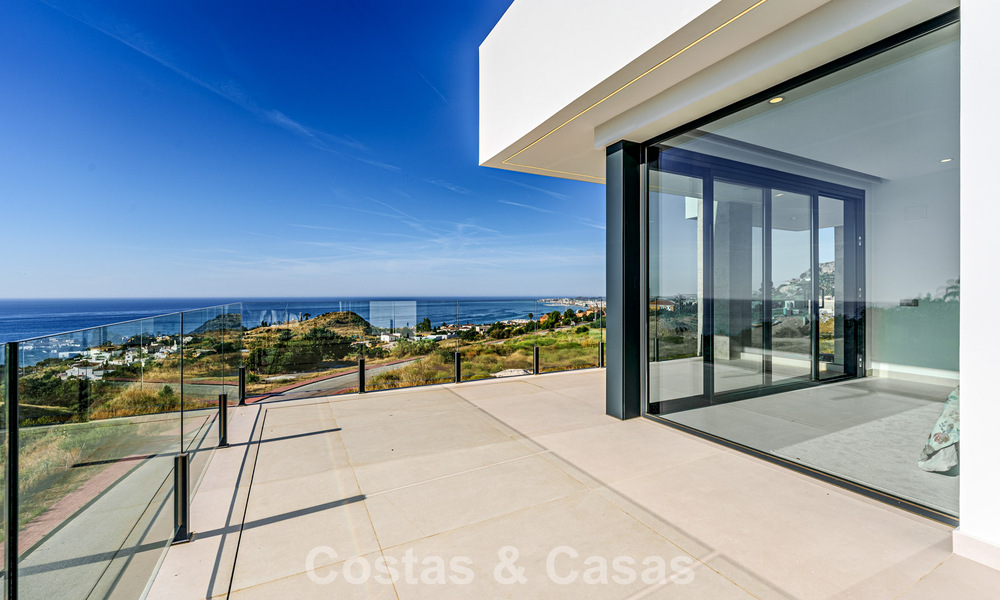 Instapklare, moderne luxevilla met panoramisch zeezicht te koop in een rustige woonwijk in Benalmadena, Costa del Sol 782348