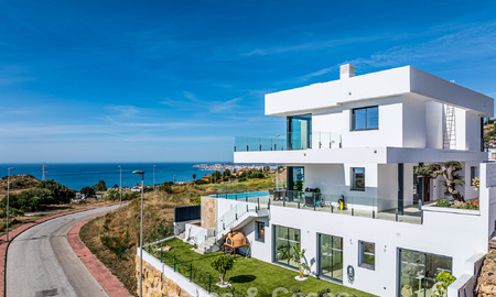Instapklare, moderne luxevilla met panoramisch zeezicht te koop in een rustige woonwijk in Benalmadena, Costa del Sol 782357