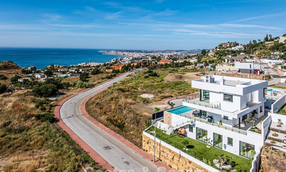Instapklare, moderne luxevilla met panoramisch zeezicht te koop in een rustige woonwijk in Benalmadena, Costa del Sol 782359